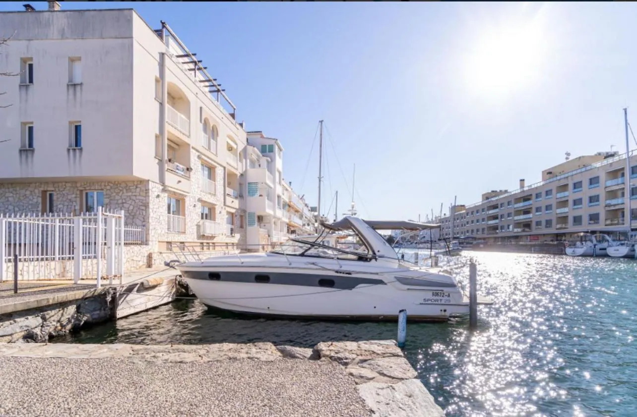 Apartamento Frente Al Canal Con Terraza Apartamento Empuriabrava