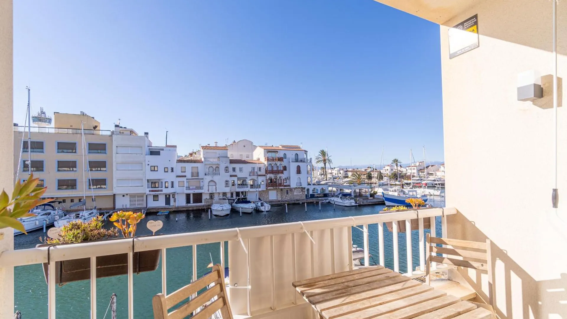 Apartamento Frente Al Canal Con Terraza Apartamento Empuriabrava